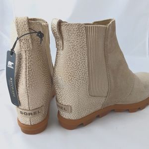 Sorel wedge boots